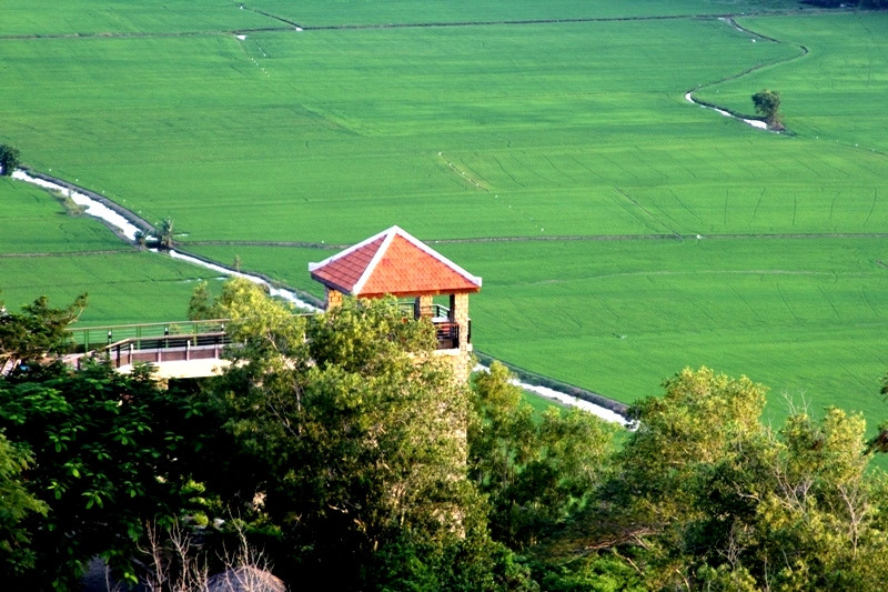 Trên núi Vĩnh Tế nhìn xuống (Ảnh: ST)