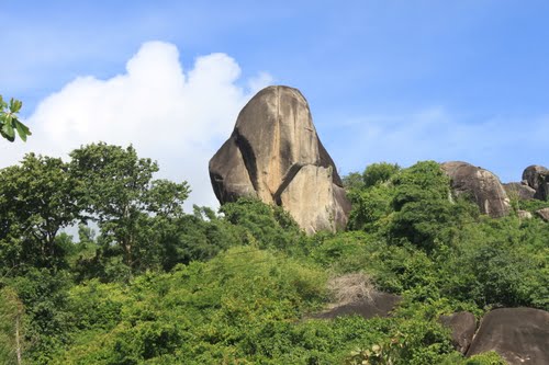 Một trong bảy ngọn núi của Thất Sơn (Ảnh: ST)