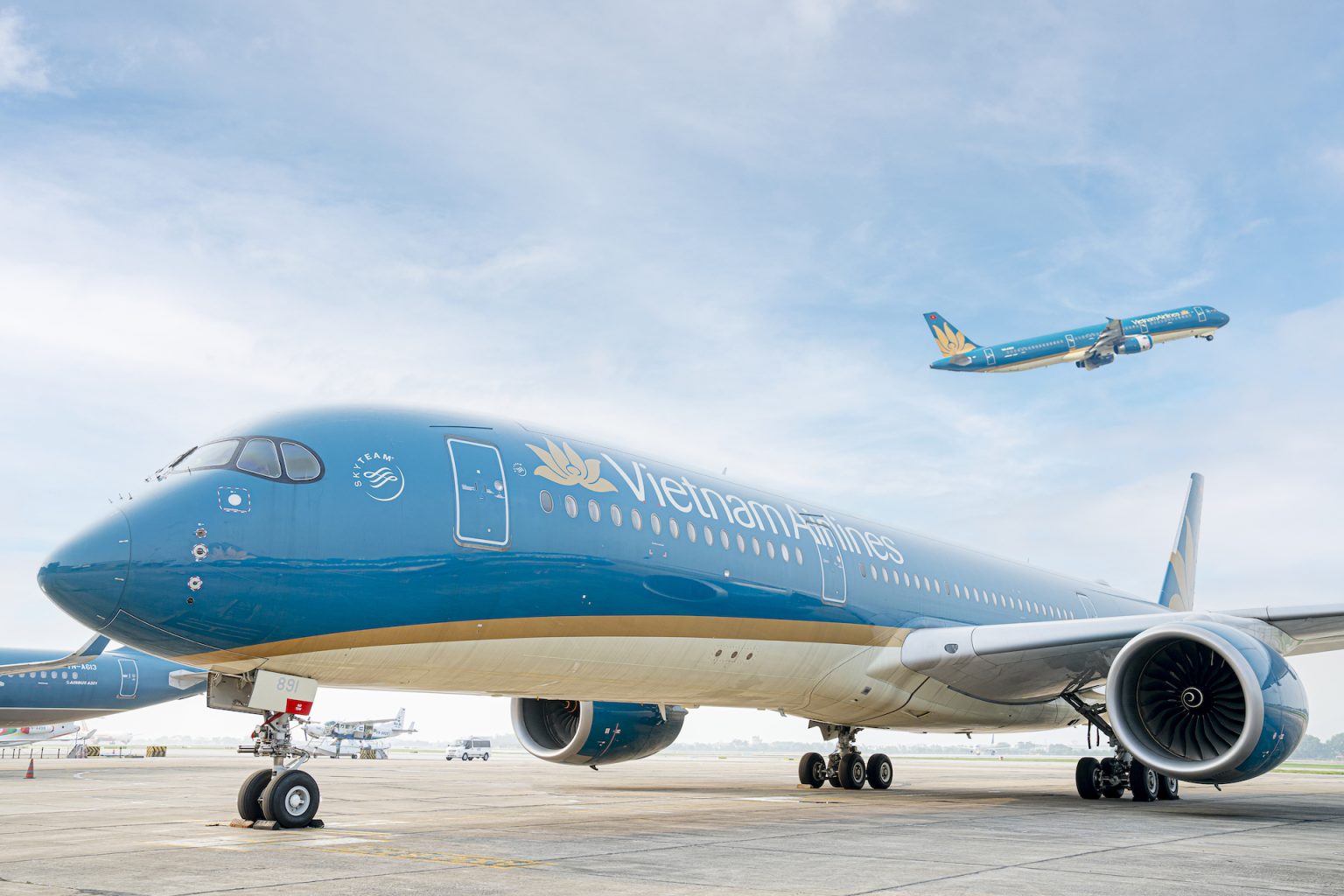 Đặt vé máy bay Tết tại iVIVU để trải nghiệm nhiều ưu đãi hấp dẫn. Ảnh: Vietnam Airlines